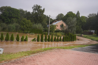 Wielkie sprzątanie we wsi Krzyżkowice (gmina Lubrza) [fot. Jędrzej Łuczak]