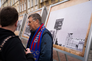 Wystawa fotograficzna "Ostatni mecz na Oleskiej" [fot. Marcin Boczek]