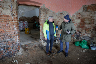 Domy powodzian w Bodzanowie i okolicach (11.12.24) wciąż wymagają mnóstwa pracy [fot. Sławomir Mielnik]