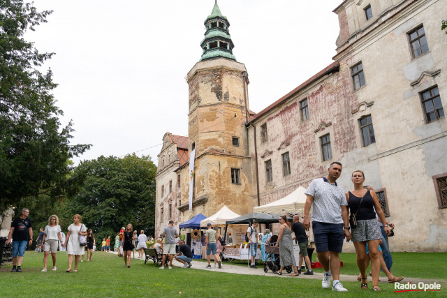 Zamek w Niemodlinie odsłania swoje uroki. Najpierw zwiedzanie, a później spektakl