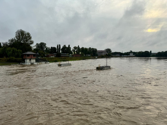 IMGW: fala wezbraniowa na Odrze jest pomiędzy Kędzierzynem-Koźlem a Opolem