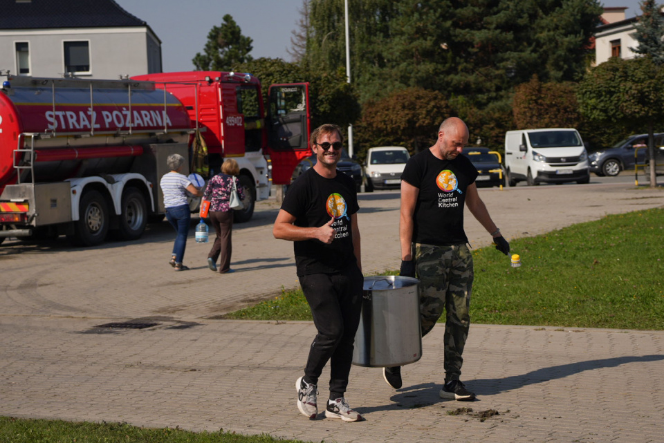 Punkt pomocy w hali sportowej Nysa [fot. Jędrzej Łuczak]