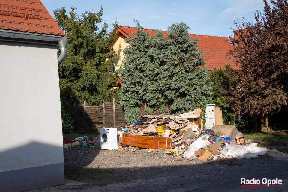 Sytuacja po powodziowa w Lewinie Brzeskim [fot. Jędrzej Łuczak]