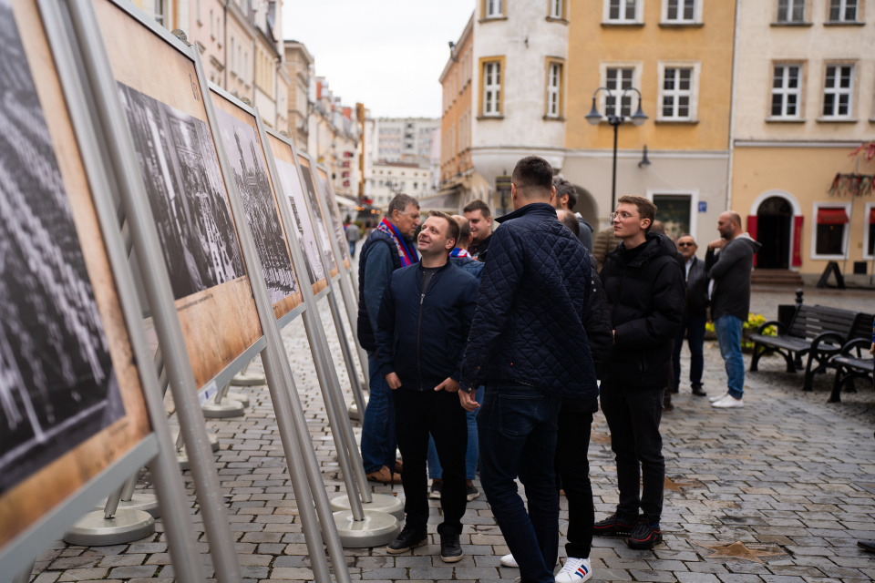 Wystawa fotograficzna "Ostatni mecz na Oleskiej" [fot. Marcin Boczek]