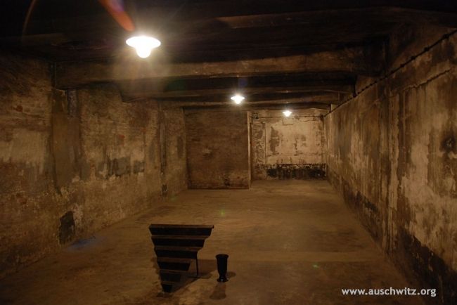 Wnętrze komory gazowej I [ fot. Paweł Sawicki, archiwum Muzeum Auschwitz-Birkenau]