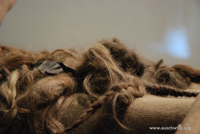 Włosianka z włosów ludzkich [fot. Jarek Mensfelt, archiwum Muzeum Auschwitz-Birkenau]