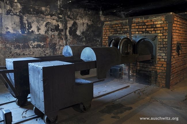 Jeden z trzech pieców krematoryjnych, które znajdowały się w krematorium I w obozie macierzystym Auschwitz I [fot. Paweł Sawicki, archiwum Muzeum Auschwitz-Birkenau]