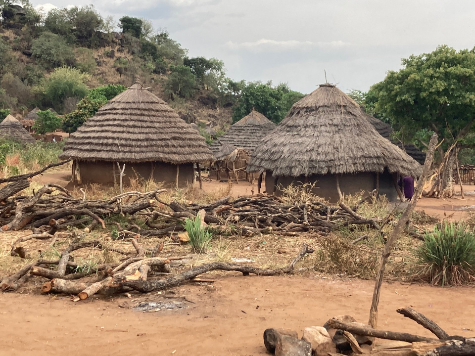 Uganda - wioska Lorukung [fot. Janusz Słodczyk]
