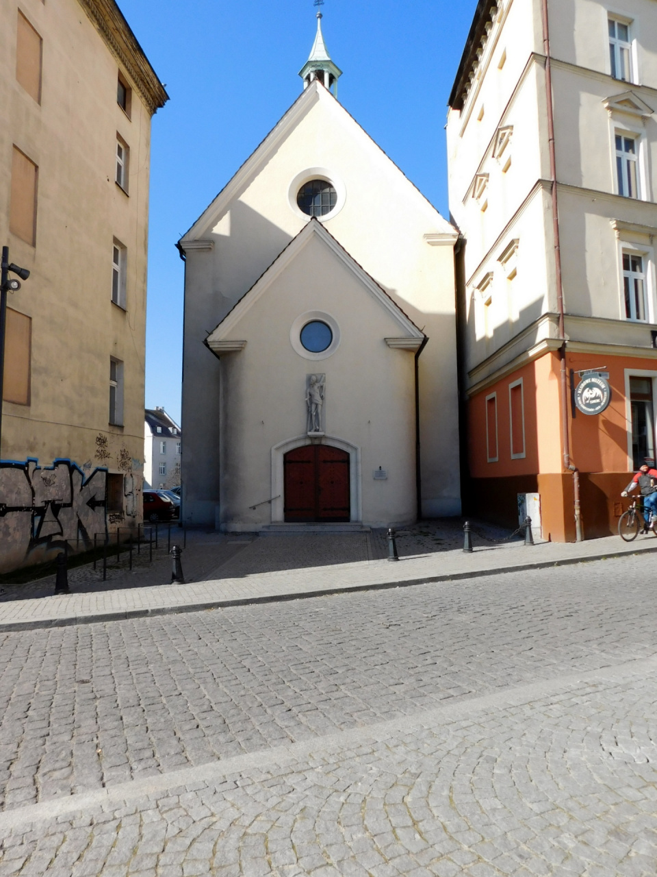 Widok kościoła pw. Św. Sebastiana od wejścia głównego [fot. Barbara Tyslik]