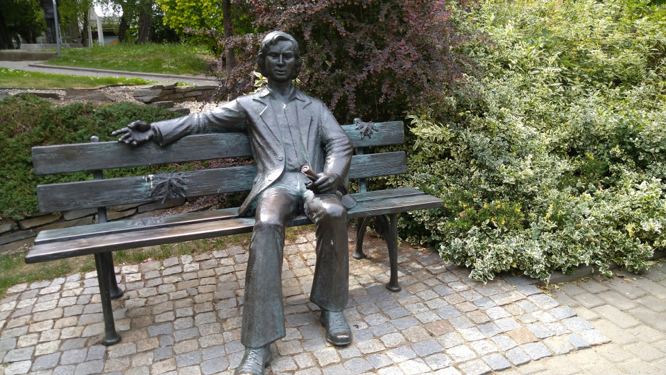 Rzeźba Marka Grechuty na Wzgórzu Uniwersyteckim [fot. Barbara Tyslik]