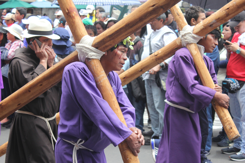 Ekwador, procesja pokutników w Wielki Piątek w Quito [fot. Renata Matusiak]