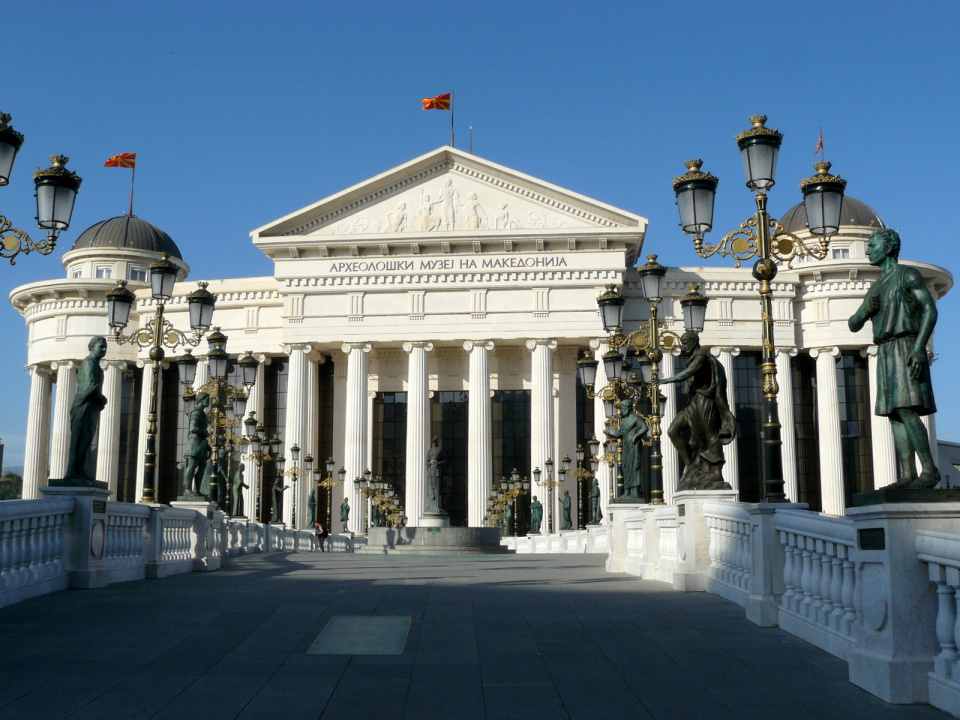 Odbudowane od podstaw budowle w Skopje - Muzeum Archeologiczne [fot. Jacek Michalski]
