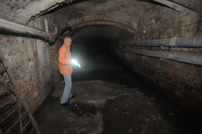 Podziemne tunele Opola [fot. Sławomir Mielnik. Źródło: http://www.nto.pl/wiadomosci/opole/art/4488751,zobacz-co-kryja-podziemia-pod-dworcem-pkp-w-opolu-video,id,t.html]