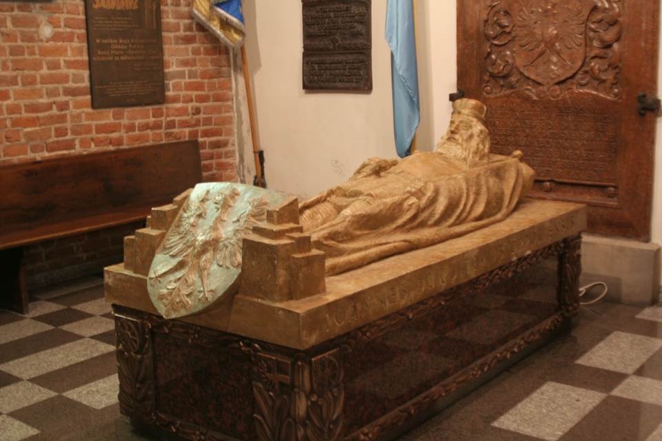 Sarkofag księcia opolskiego Jana II Dobrego w Katedrze św. krzyża w Opolu [źródło: Wikipedia]