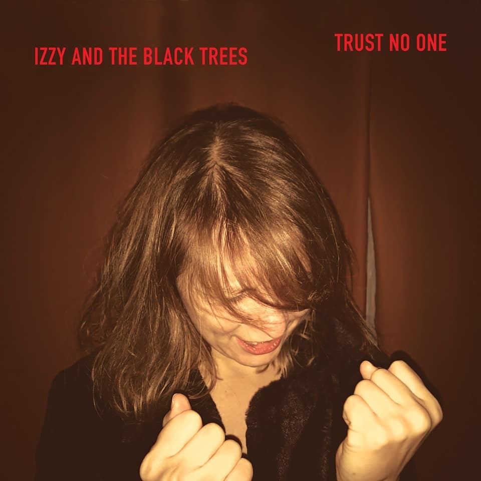 Okładka płyty "Trust No One" Izzy and the Black Trees