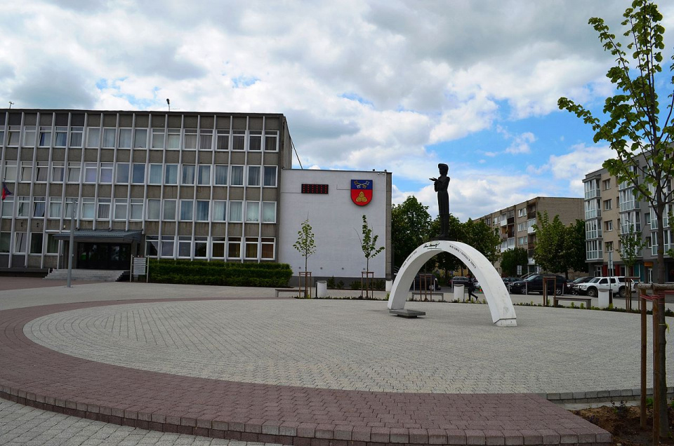 Centrum miasta Soleczniki z pomnikiem Adama Mickiewicza [Šarūnas Šimkus, www.wikipedia.pl]