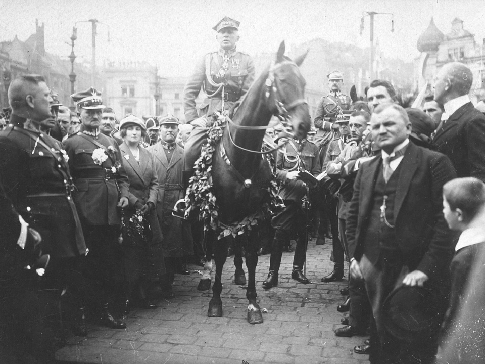 Wojsko polskie na czele z gen. Szeptyckim wkracza do Katowic – 22 czerwca 1922 [fot. Domena publiczna]