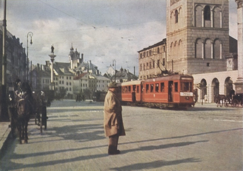 Krakowskie Przedmieście w Warszawie, 1939 [Glowna Ksiegarnia Wojskowa Publishing - Postcard 1939]