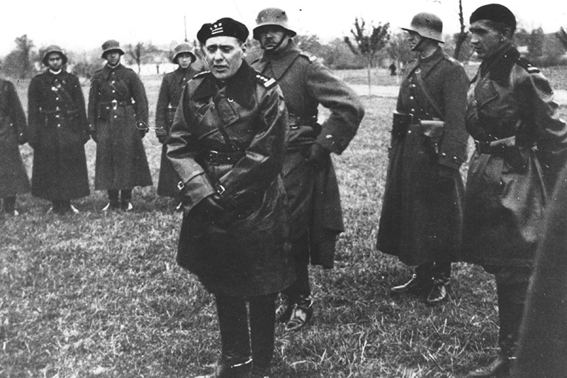 Stanisław Maczek wśród żołnierzy 10 Brygady Kawalerii podczas zajmowania Zaolzia w 1938 roku [fot. domena publiczna]