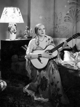 Ordonówna jako Rita Holm w filmie Szpieg w masce (1933) [fot. domena publiczna]