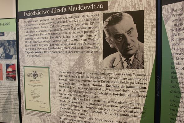 Wystawa poświęcona Józefowi Mackiewiczowi.[Fot.Źródło;IPN]