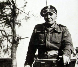 Gen. Stanisław Maczek w 1944 r. [Autorstwa unknown-anonymous - Centralne Archiwum Wojskowe, Domena publiczna, https://commons.wikimedia.org/w/index.php?curid=365355]