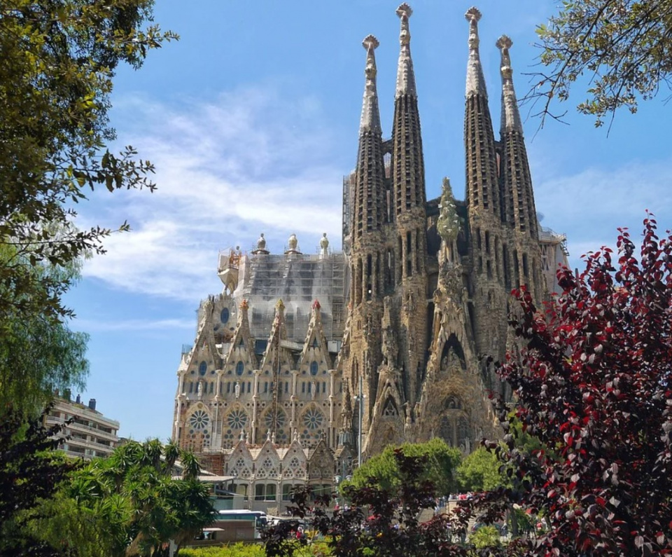 Sagrada Família (Świątynia Pokutna Świętej Rodziny) secesyjny kościół w Barcelonie w Katalonii, uważany za główne osiągnięcie projektanta Antoniego Gaudíego [pixabay.com]