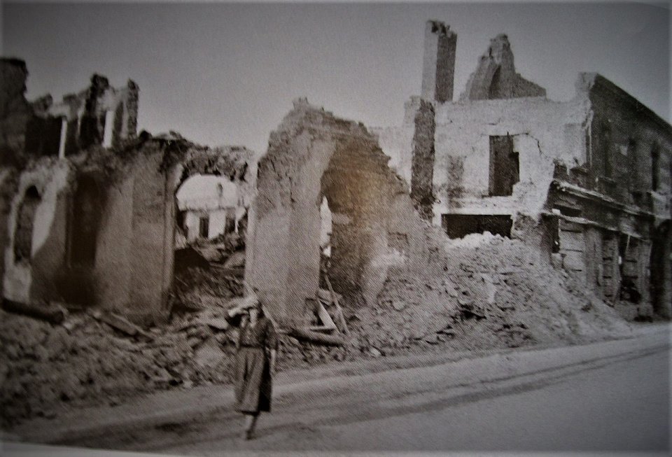 Zbombardowane centrum Wielunia w 1939 roku [fot. domena publiczna]