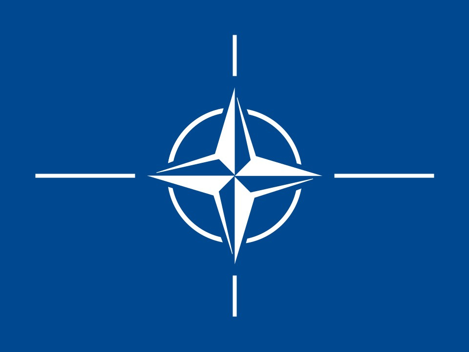 Flaga NATO. [fot. wikipedia/domena publiczna]