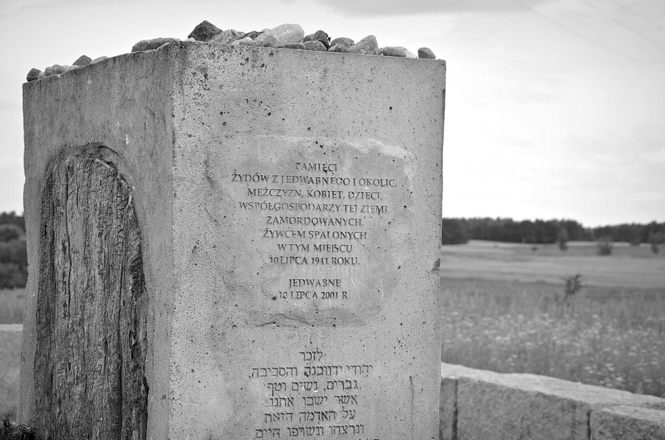 Mogiła-pomnik, na cmentarzu żydowskim, 1941 Jedwabne. [fot. wikimedia/CC BY 3.0/User:Fotonews]