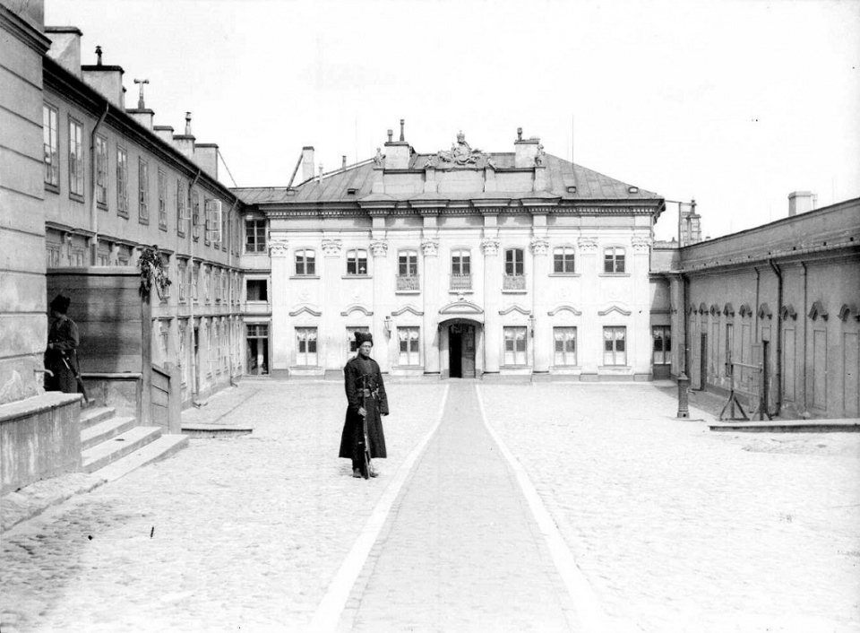 Pałac Pod Blachą w Warszawie przed 1916 [Zdzisław Marcinkowski (1881-1944) - Archiwum Państwowe w Warszawie/wikipedia/domena publiczna]