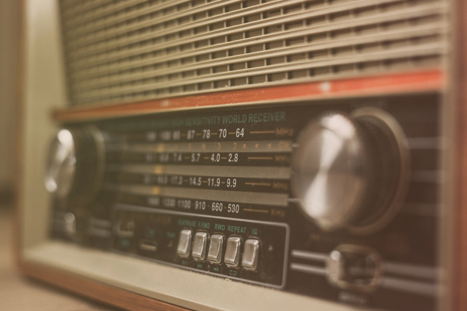 radio vintage, zdjęcie poglądowe [fot. elements.envato.com]