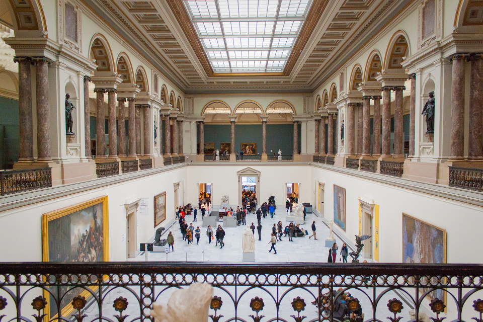 Muzeum, Bruksela [fot. Paolo Trabattoni z pixabay.com]