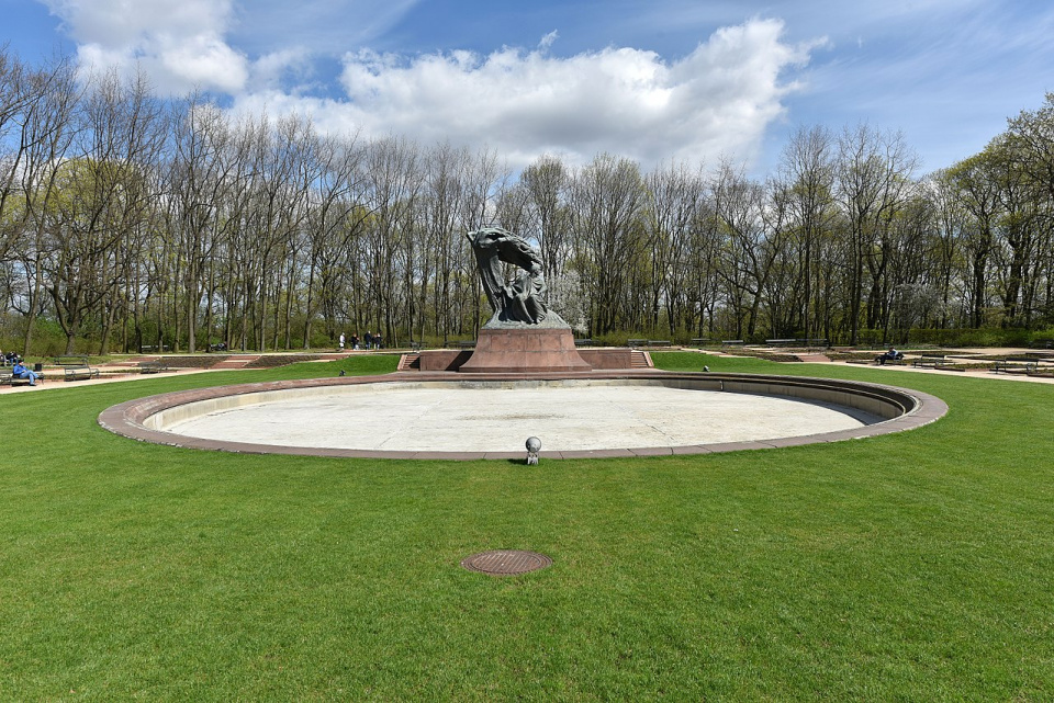 Pomnik Fryderyka Chopina w Warszawie [Fot. Adrian Grycuk/CC BY-SA 3.0-pl/Wikimedia Commons.]