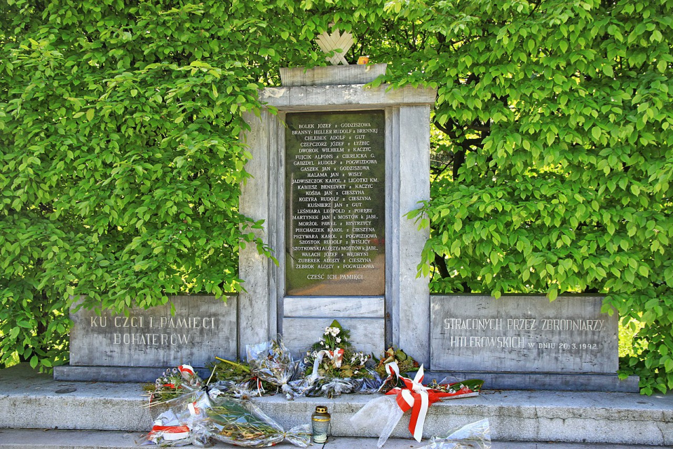 Pomnik straconych w Parku pod Wałką [fot: Hons084/Wikimedia Commons/CC BY-SA 3.0]