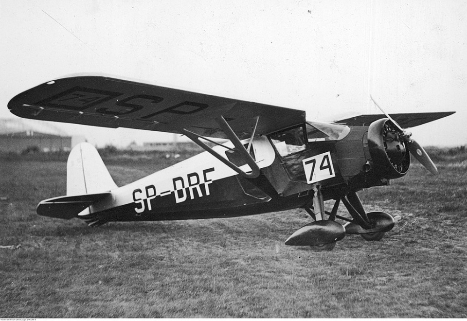 RWD-9 na Międzynarodowych Zawodach Samolotów Turystycznych Challenge 1934 w Warszawie [Fot. NAC/wikipedia/domena publiczna]