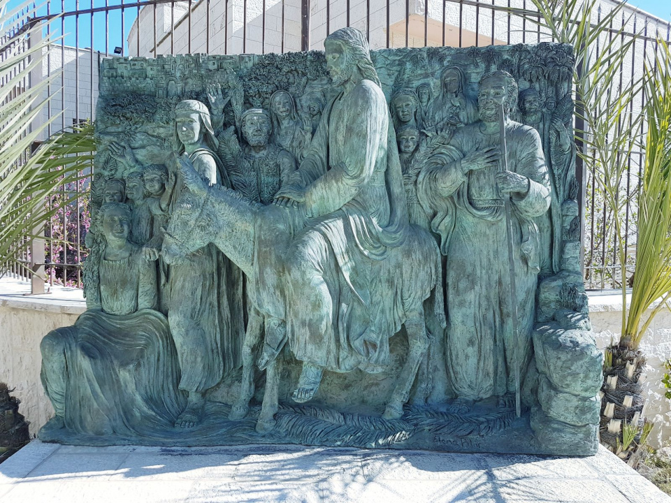 Rzeźba Jezusa na osiołku; Jerozolima, Betfage [fot. Dawid Rajwa]