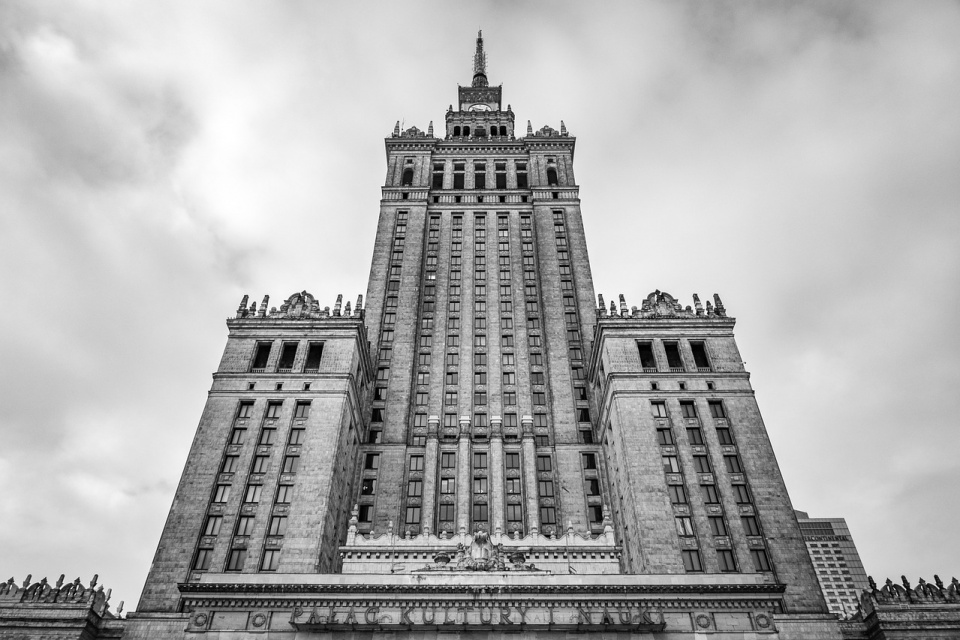 Pałac Kultury i Nauki w Warszawie zaczęto budować w 1952 roku [fot. https://pixabay.com/pl/photos/pa%c5%82ac-kultury-i-nauki-warszawa-7022785/]