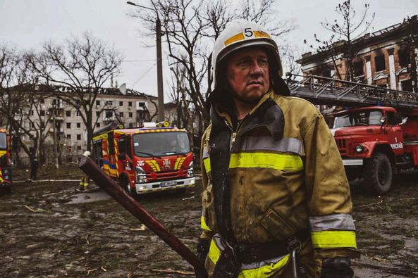 У Миколаєві тривають рятувальні роботи (фото з Facebook ДСНС України)