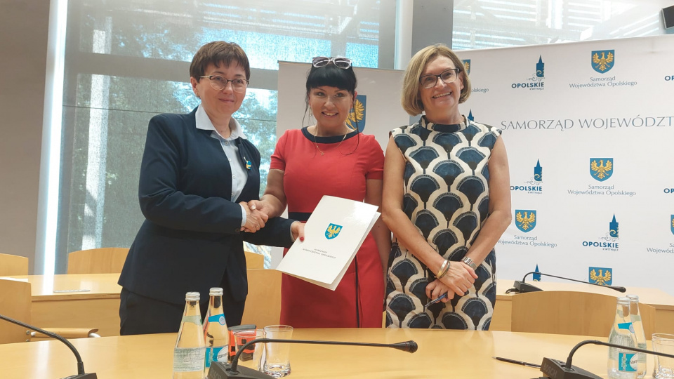 Підписання договорів із представниками місцевого самоврядування (фото Катерини Дорош)