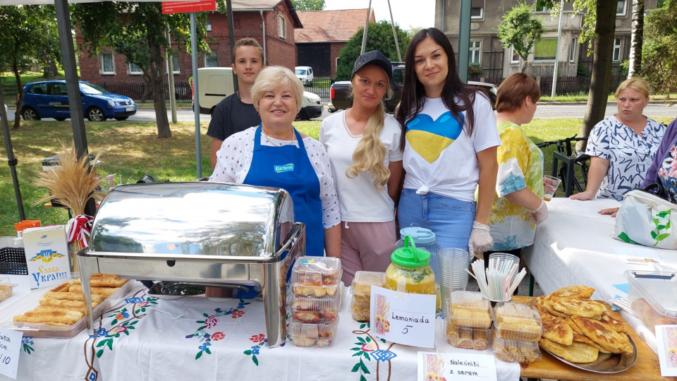 Українські страви на кулінарному конкурсі в Олеську представили і господині з Харкова (фото Катерини Дорош)