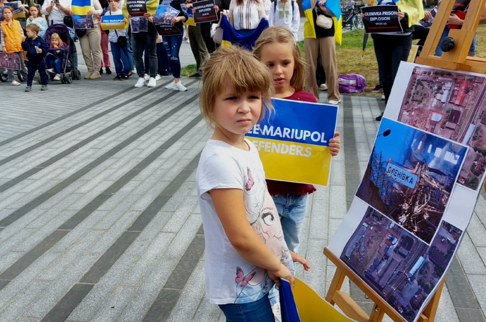 В Ополі приєдналися до акцій протесту, які відбулися у світі через убивство росіянами військовополонених в колонії Оленівки на Донеччині (фото Світлани Мех)