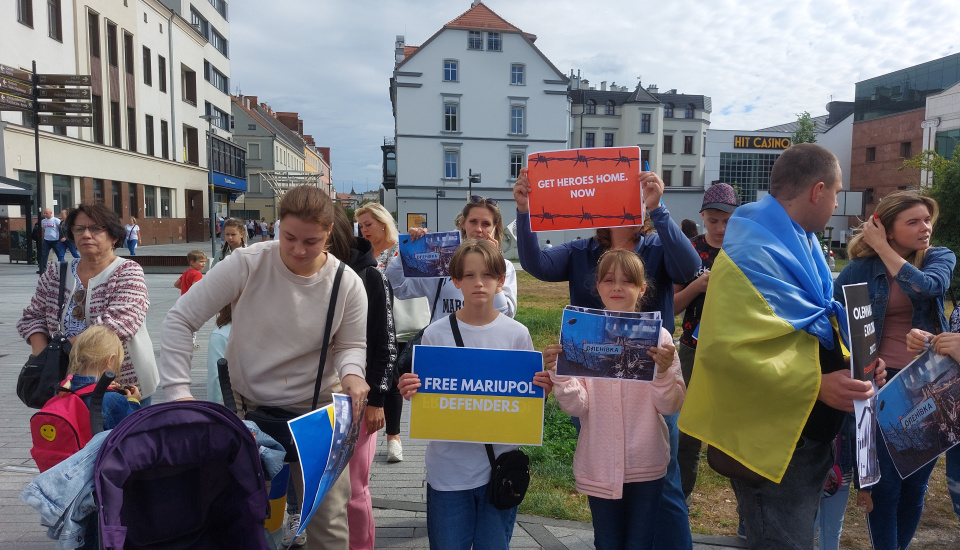 В Ополі приєдналися до акцій протесту, які відбулися у світі через убивство росіянами військовополонених в колонії Оленівки на Донеччині (фото Світлани Мех)