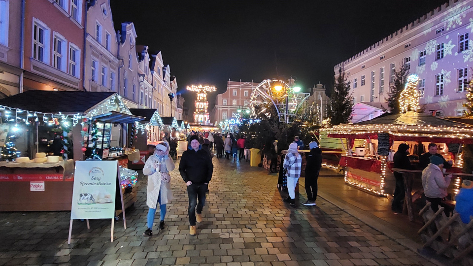 До 8 січня працюватимуть найбільші атракції Опольського різдвяного ярмарку на площі Ринок (Світлани Мех)