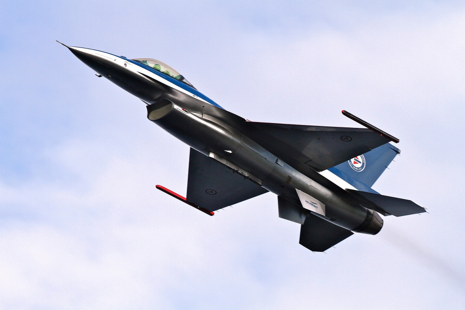 Ілюстративне фото, винищувач F -16