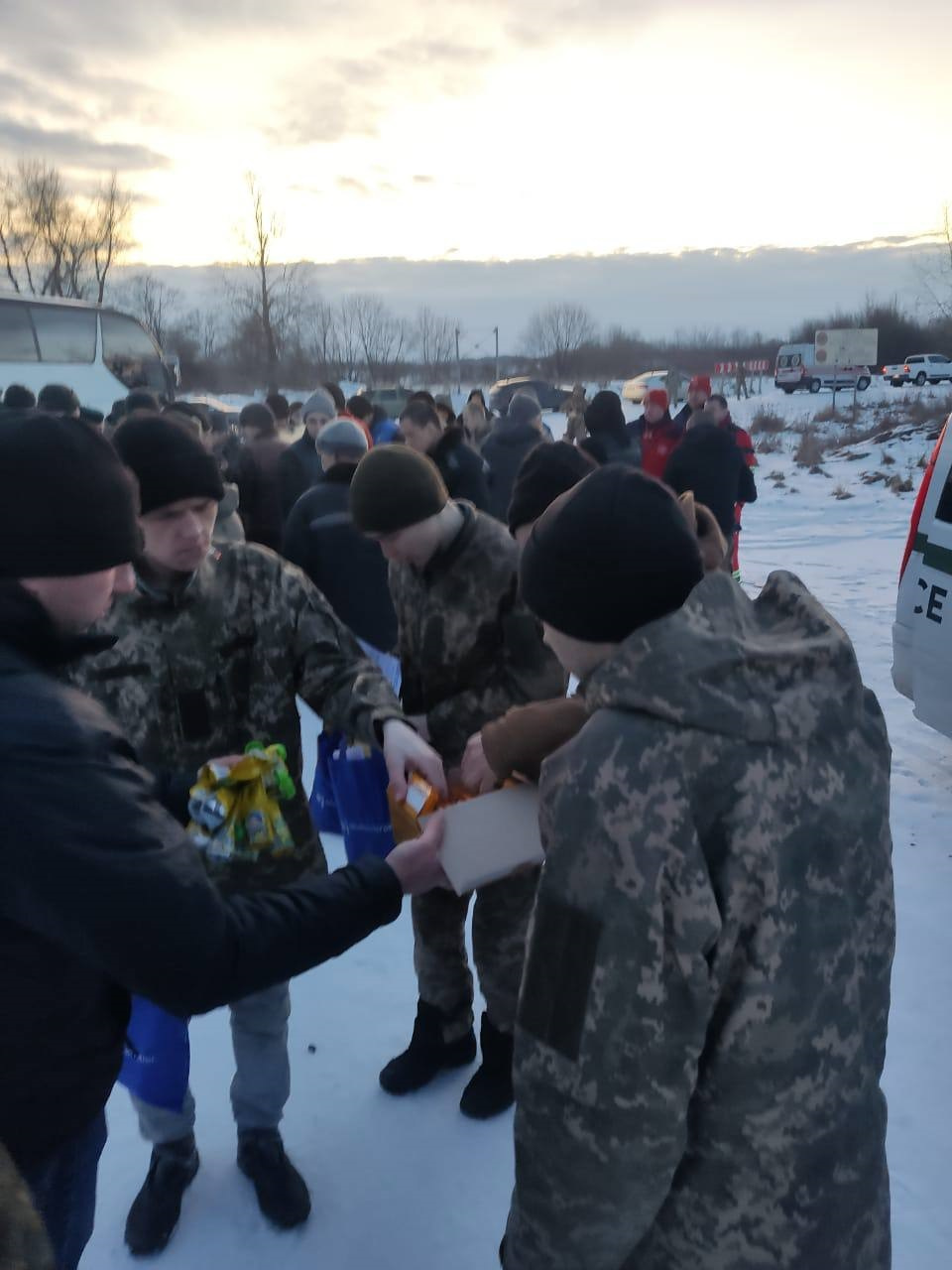 Україна повернула з полону 100 українських військових (фото з телеграму Андрія Єрмака)