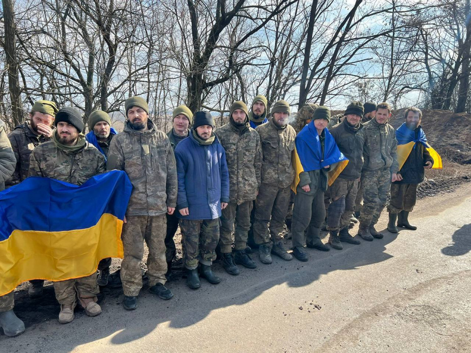 В Україну повернулися 130 захисників (фото Telegram-канал Андрія Єрмака)