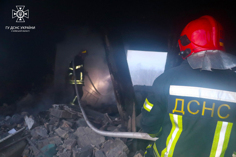 Рятувальники завершили розбір завалів на території Ржищівського професійного ліцею в Київській області (фото ДСНС)