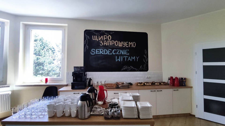 Кафе і кухня для спільних розмов за тістечком і кавою (фото Олександри Попенко)