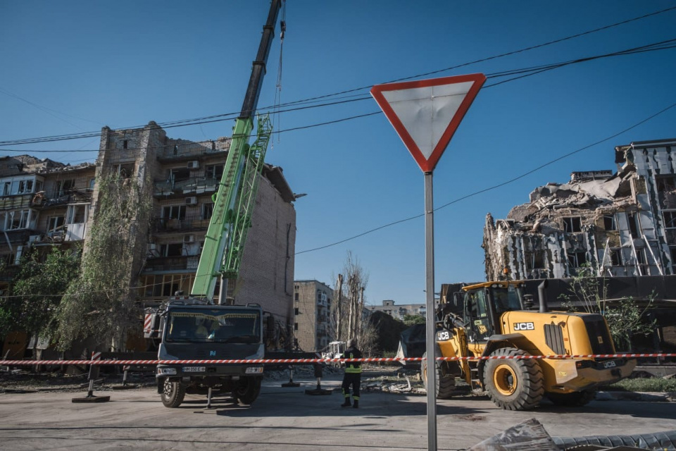 7 загиблих та 82 поранених: у Покровську завершили розбирати завали після ракетного обстрілу (фото з фейсбук ДСНС України)